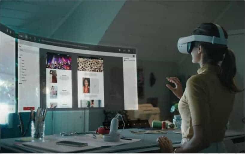 메타의 VR 헤드셋을 이용하는 모습